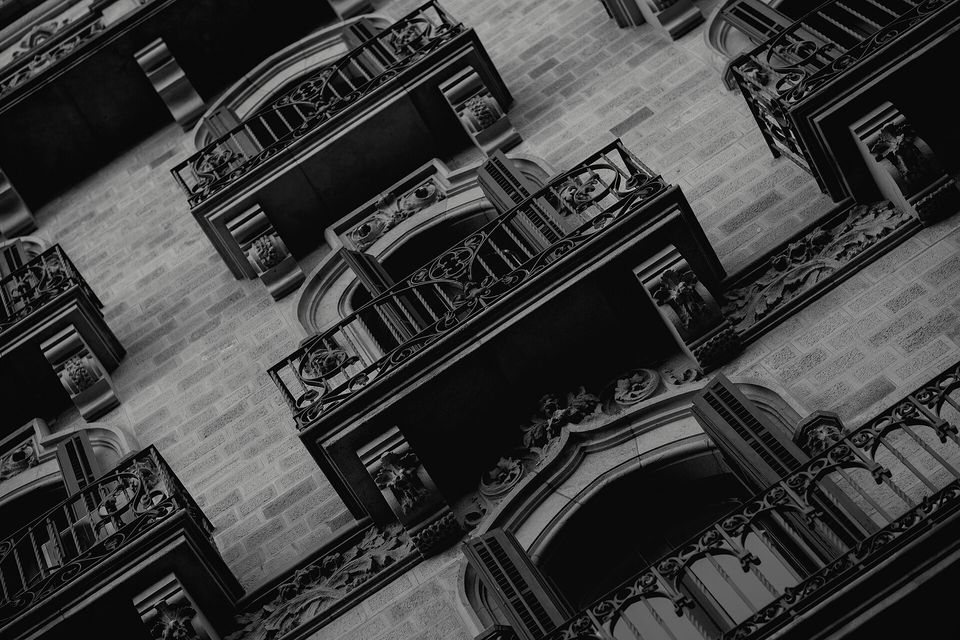 Balcons d’un edifici d’habitatges