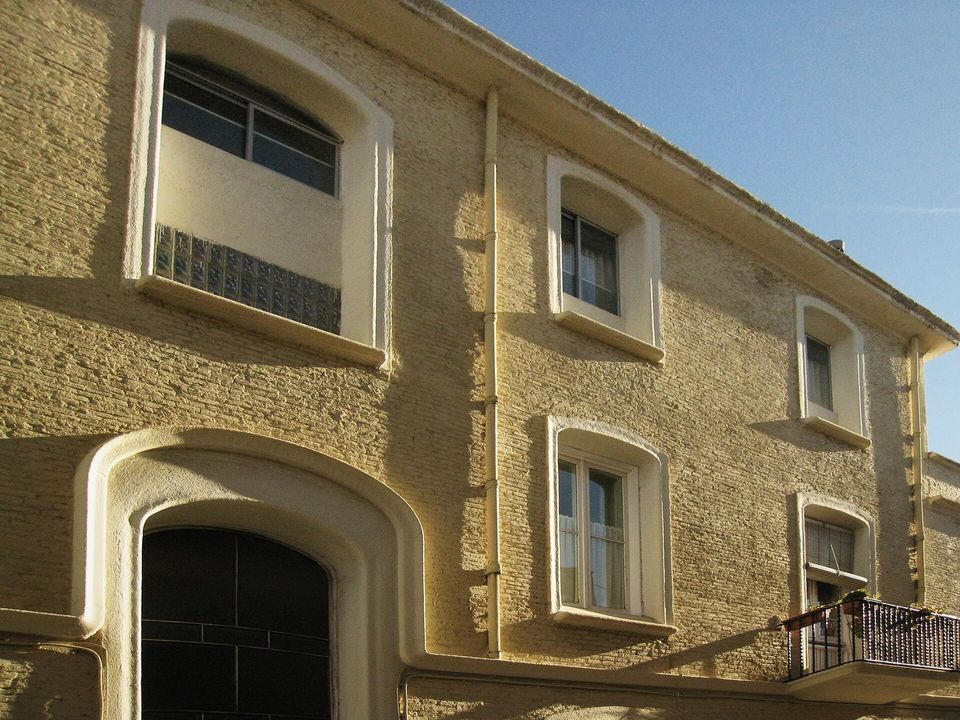 Façana d’habitatges al carrer del Passeig de Terrassa